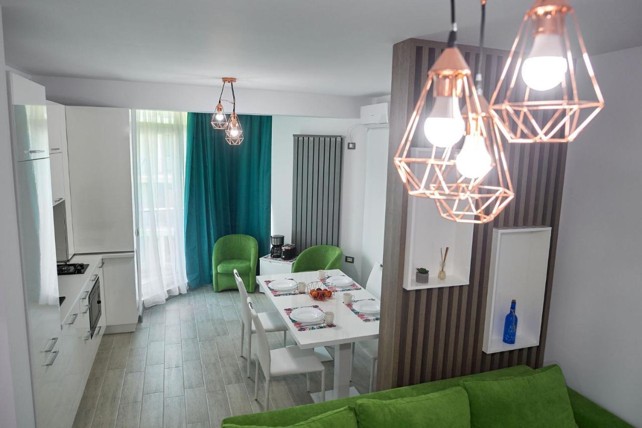 Vibe Apartment- Spa N Pools Beach Resort Năvodari Exterior foto