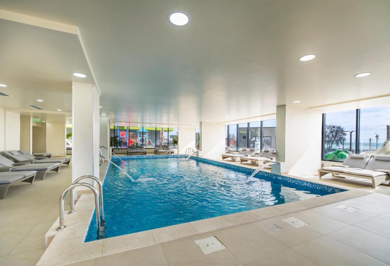 Vibe Apartment- Spa N Pools Beach Resort Năvodari Exterior foto